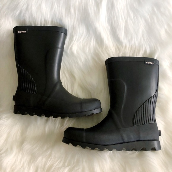 NEW! Sorel Short Solid Rainboot in Black - Picture 7 of 7